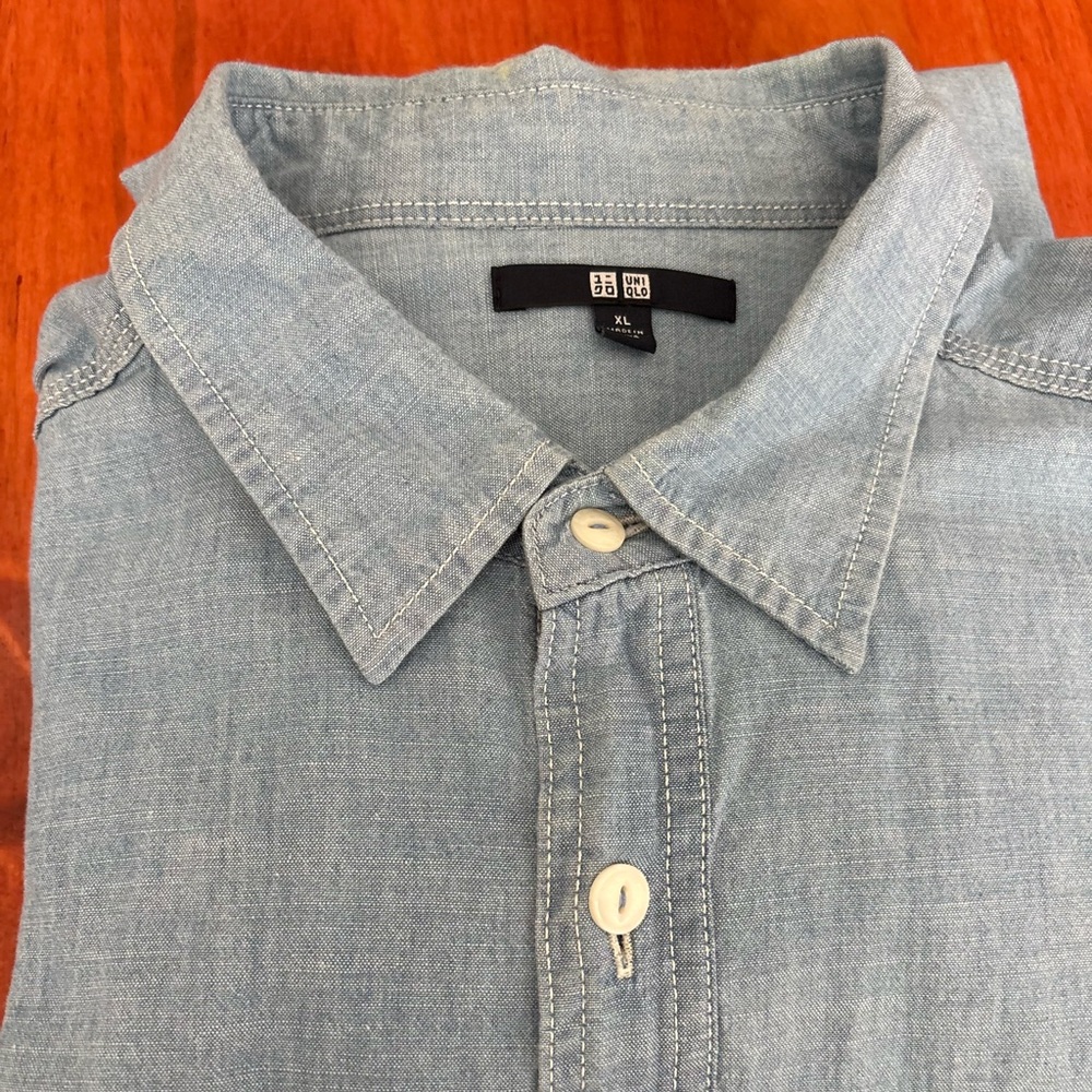 Uniqlo Light Blue Casual Button-Down Shirt - Picture 4 of 4